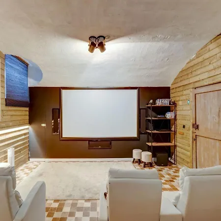 Holiday home Castle With Wellness And Cinema