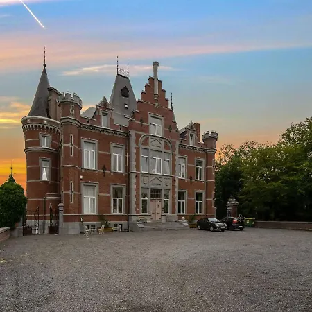 Dom wakacyjny Castle With Wellness And Cinema *