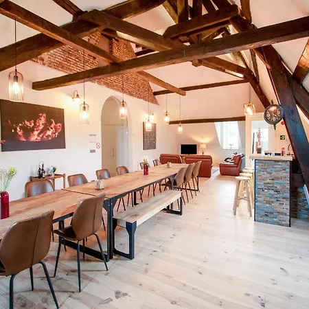 Dom wakacyjny Castle With Wellness And Zipline Gesves