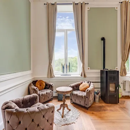 Dom wakacyjny Castle With Wellness And Zipline Gesves