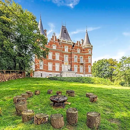 Сasa de vacaciones Castle With Wellness And Zipline *