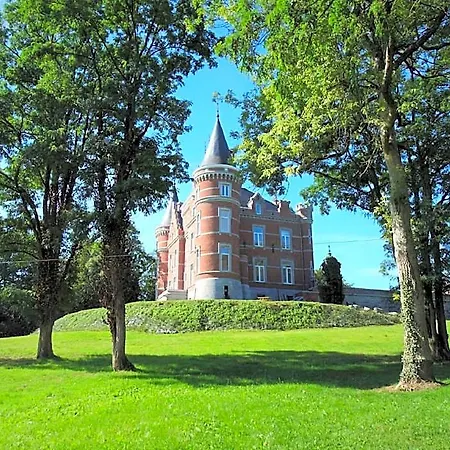 Сasa de vacaciones Castle With Wellness And Zipline